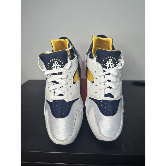 Nike Air Huarache Michigan White Navy Blue Yellow Black DD1068-107 Men's 8.5 New - Picture 3 of 7